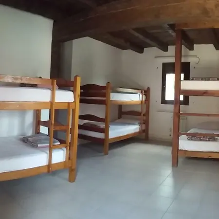 Hostel De *