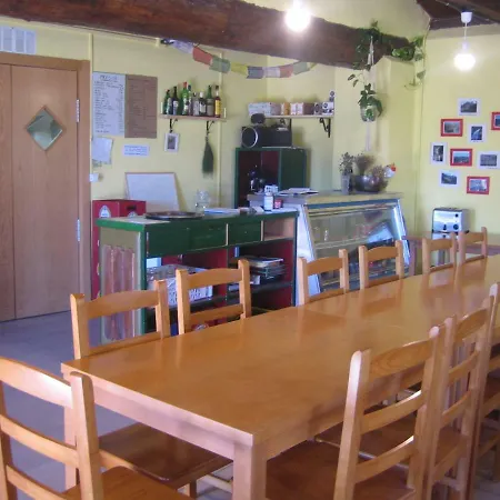 Hostel De *
